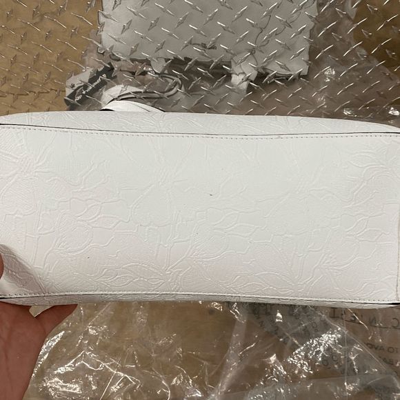 KARL LAGERFELD PARIS NWT Chantelle Floral Lace Tote -Winter White Purse, MP $168 - Picture 3 of 12